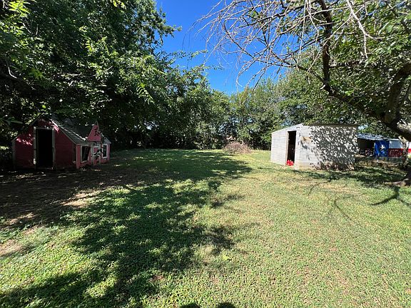 3rd image of 506 E Wilbarger St