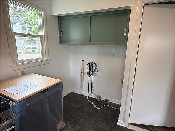 5th image of 902 W 1st St