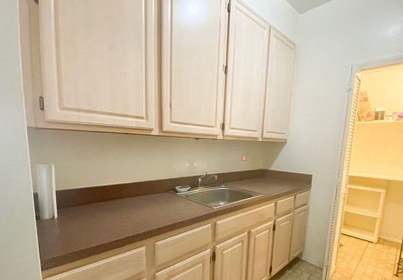 2nd image of 208 W 119th St APT 3N