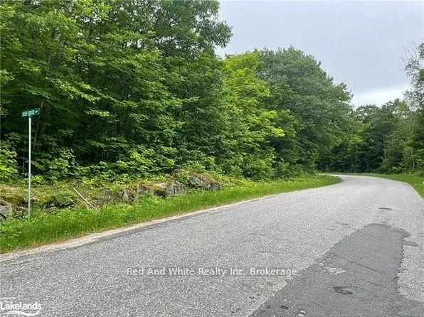 23 Ahmic Lake Rd, Magnetawan, ON P0A 1P0