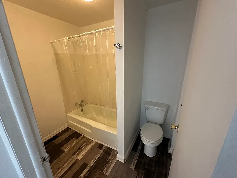 325 E 4th St W — Photo 5