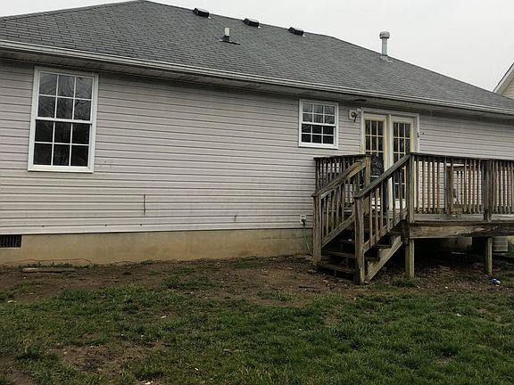3rd image of 123 Lakes Edge Dr