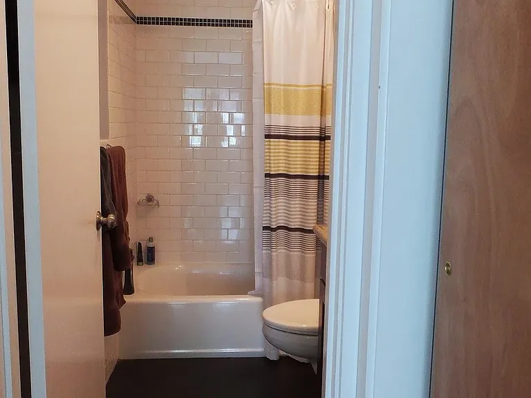 1401 E Union St #7 — Photo 8