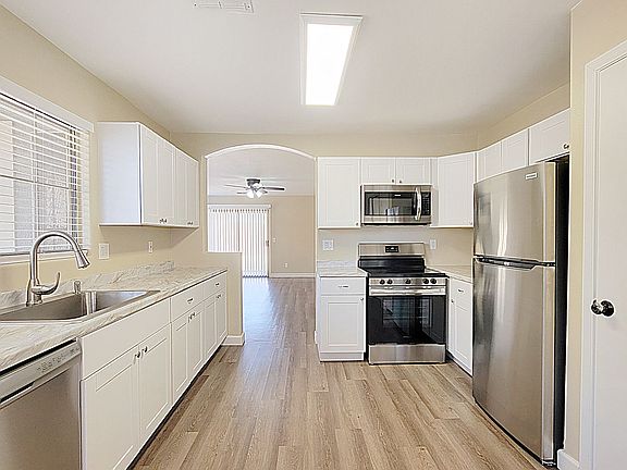 5th image of 3933 N 125th Dr