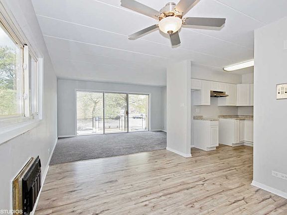 5th image of 10322 S Komensky Ave #B