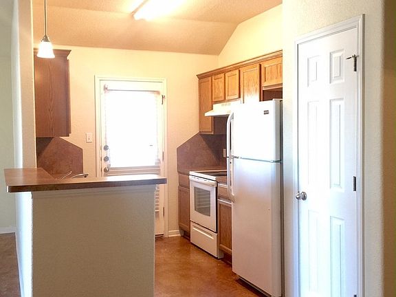 3rd image of 1910 Charleston Ct APT A