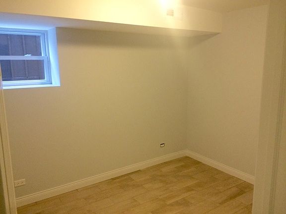 3rd image of 2122 N Sawyer Ave #Ch1