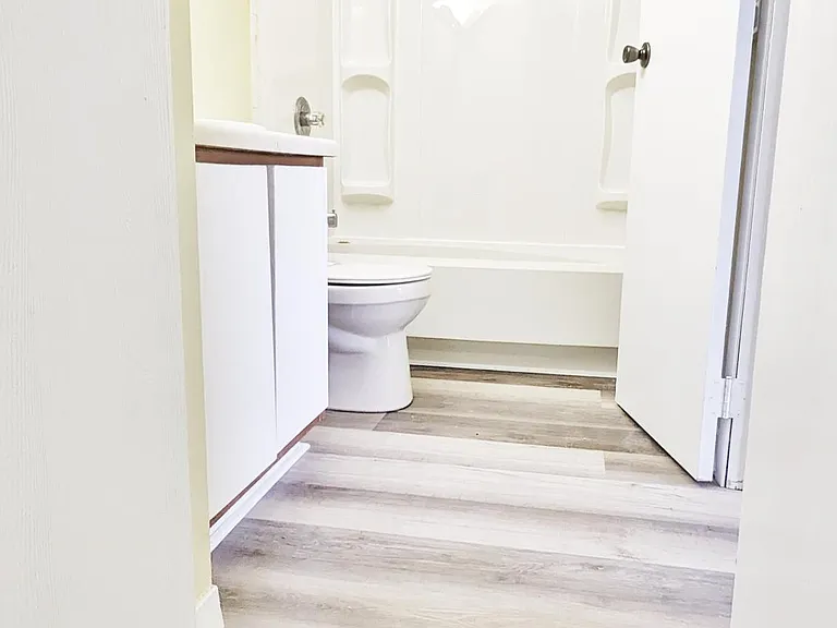 534 E Graham Pl — Photo 13