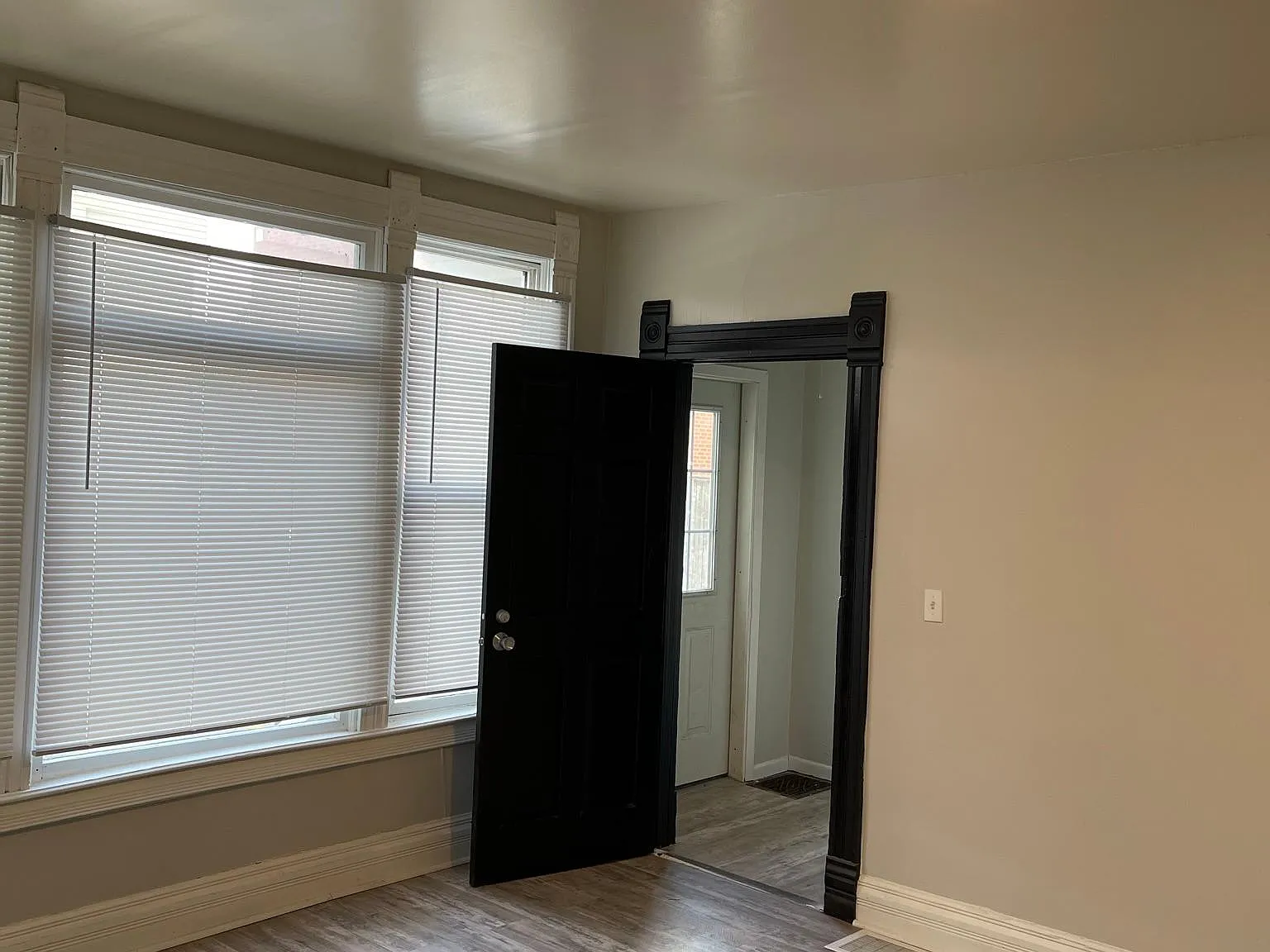 4 bed, 100 sqft, $2,728 — Photo 2