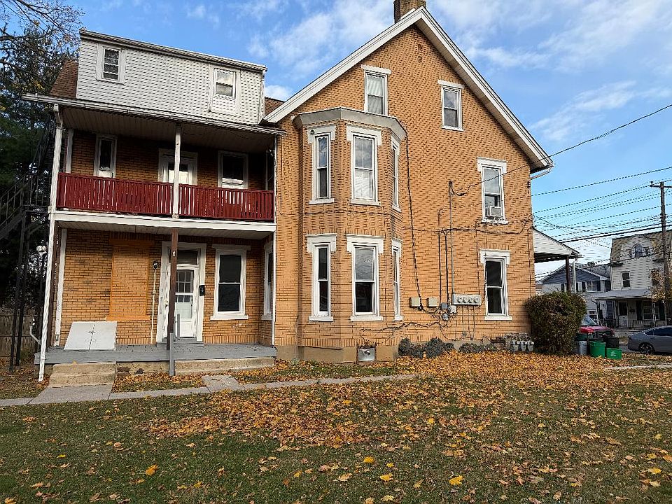side entrance to apt, 1st floor