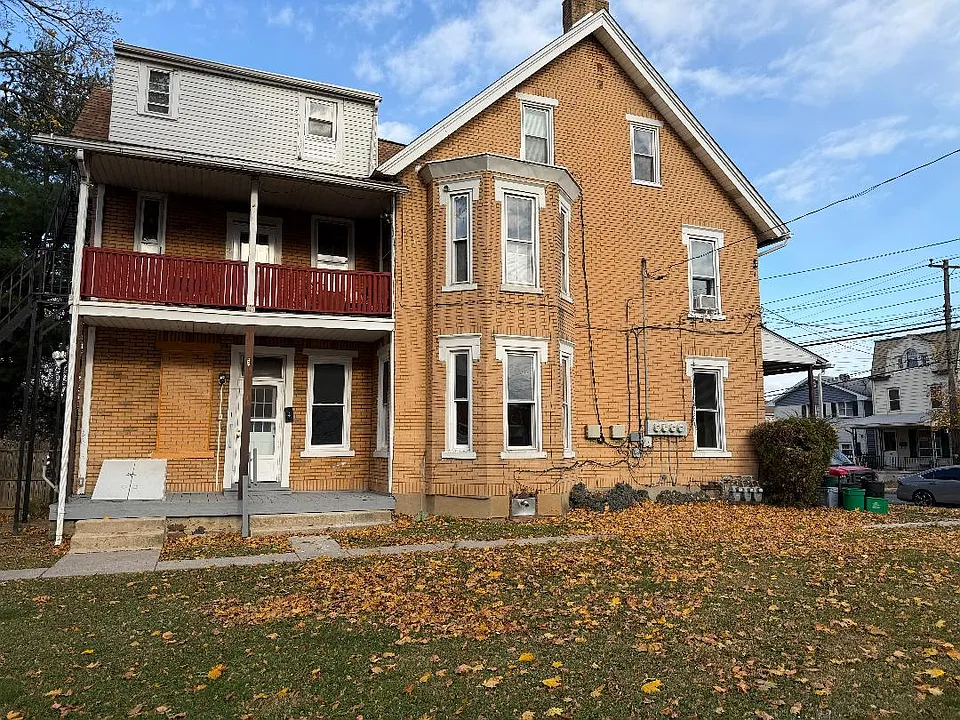 side entrance to apt, 1st floor