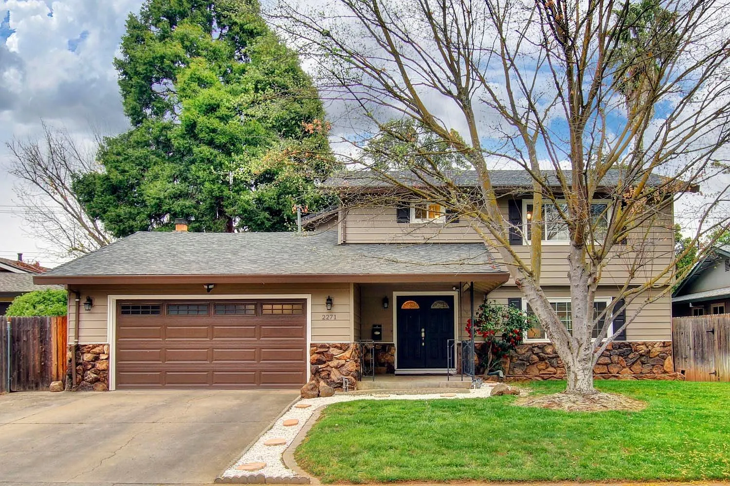 2271 La Grama Dr photo 1