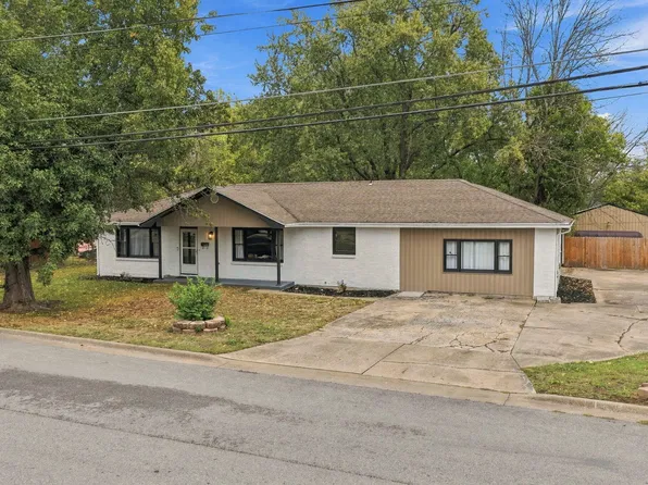 308 N Albany Avenue, Bolivar, MO 65613