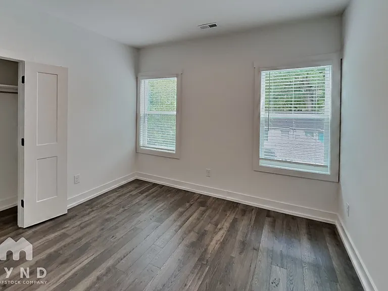 1027 Trembeth Dr — Photo 8