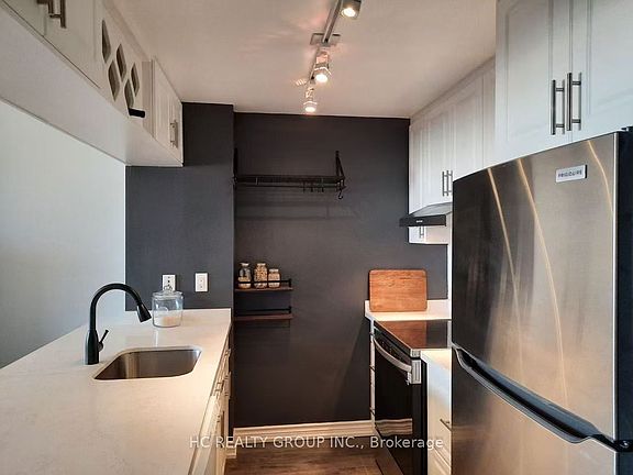5th image of 285 Mutual St #1905