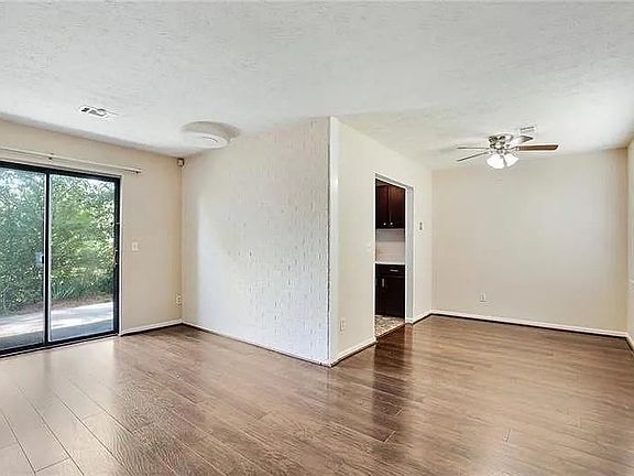 5th image of 76 Sandalwood Cir