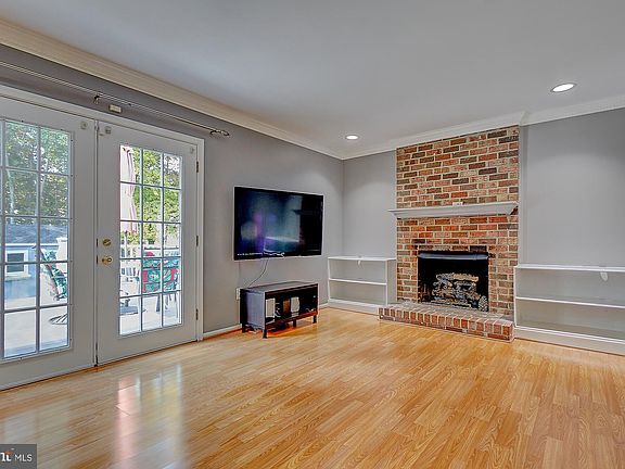 5th image of 613 Halifax Pl