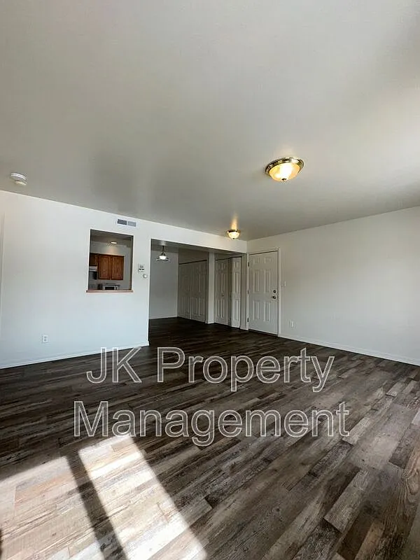 2 bed, 1.0 bath, 1000 sqft, $1,100 — Photo 3