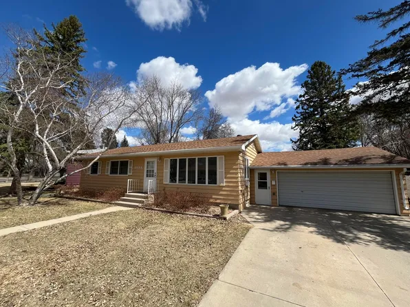 1888 Eisenhower Cir, Aberdeen, SD 57401