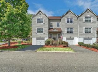 501 Bayberry Ct, New Windsor, NY 12553