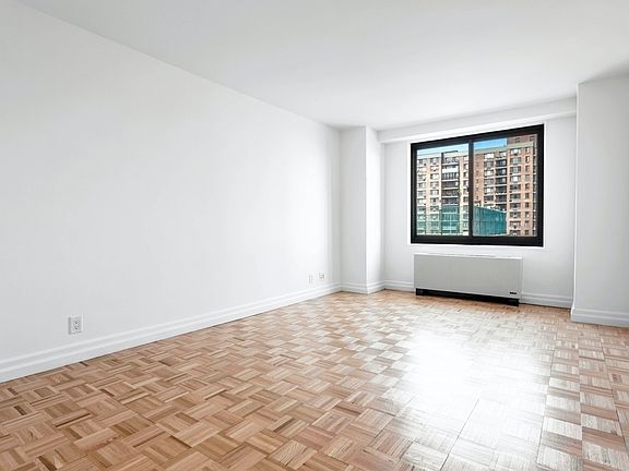 3rd image of 10 W 135th St APT 8B