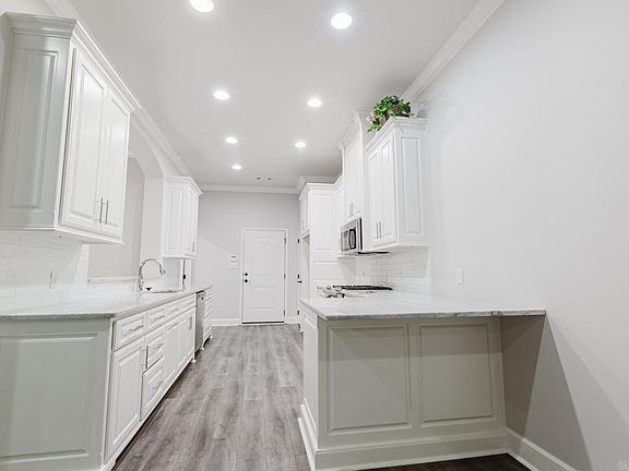 4th image of 26 Piper Ln