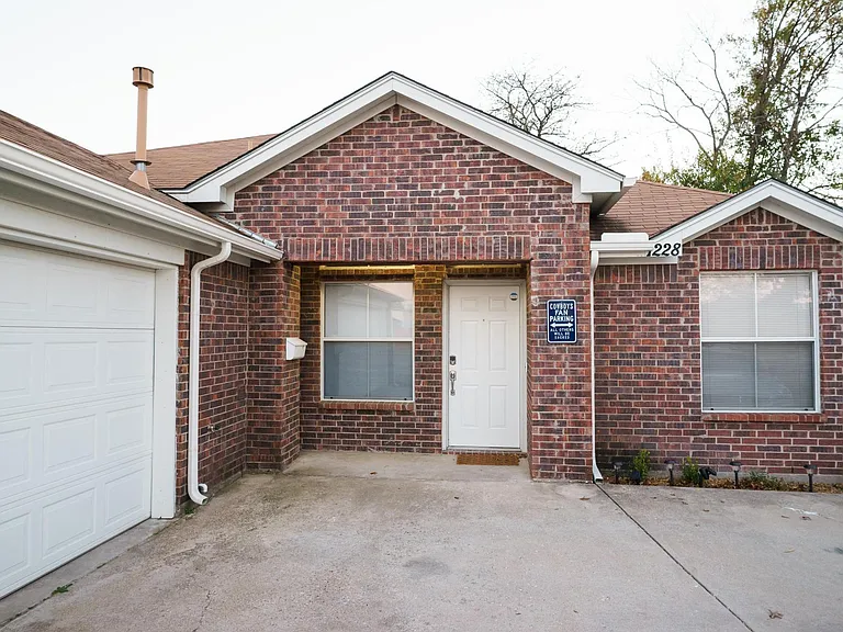 1228 S Center St — Photo 15