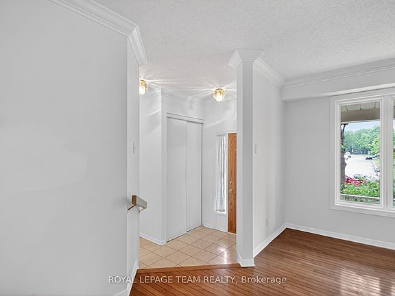 2nd image of 19 Windhurst Dr