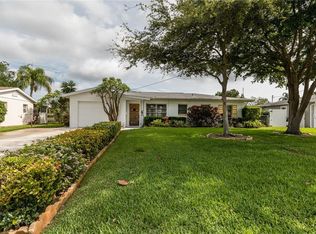 9501 Sun Isle Dr NE, Saint Petersburg, FL 33702