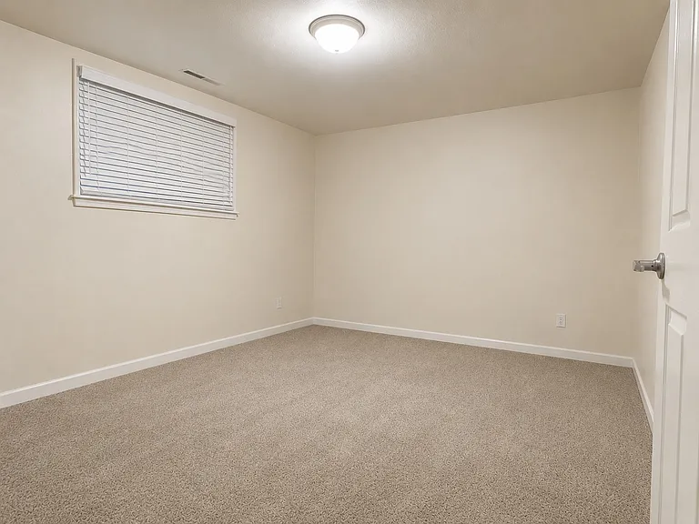 1814 Glendale Ave — Photo 9