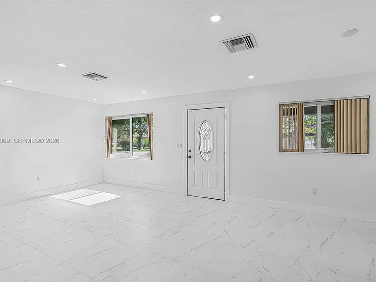 2901 SW 92nd Ave — Photo 4