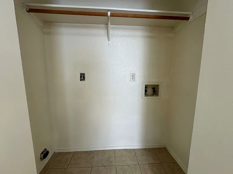 1712 Benttree Dr — Photo 11