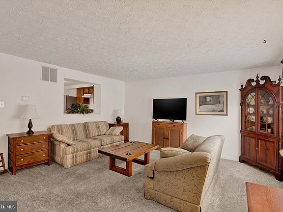 4th image of 1717 Chesterfield Sq