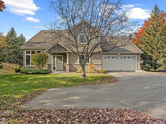 2nd image of 956 Stratford Ln W