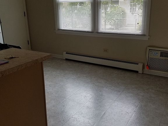 5th image of 9228 N Woodland Dr #1