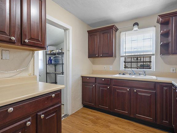 4th image of 2505 Coal Ave SE
