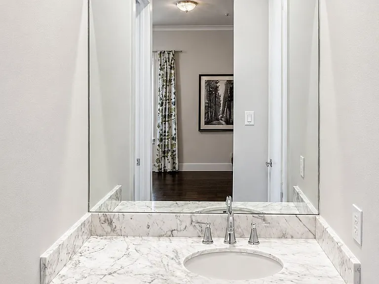2211 Worthington St — Photo 23
