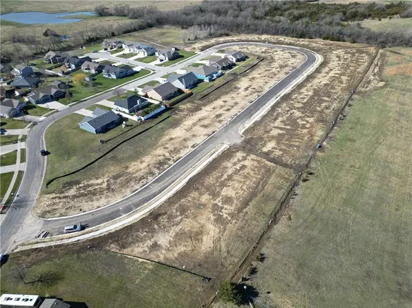 5 Bluestem Dr, Baldwin City, KS 66006