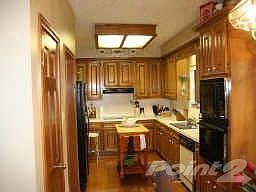 LARGE ISLAND KITCHEN