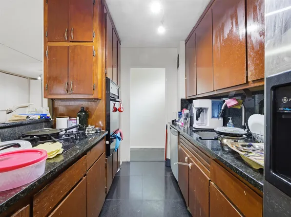 201 Saint Pauls Avenue image 9 of 19