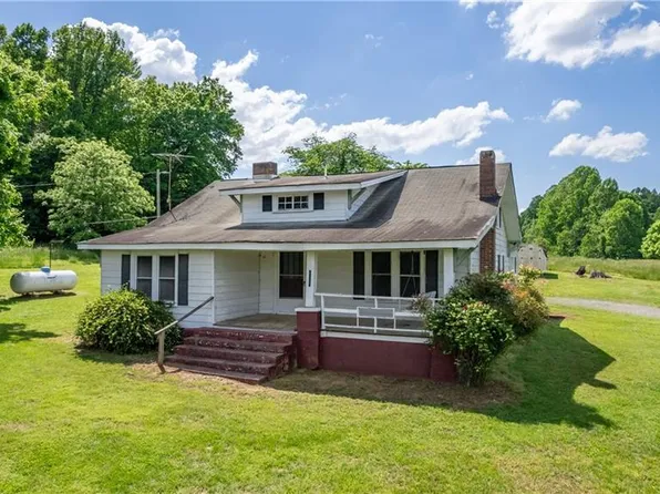 1605 New Salem Rd, Randleman, NC 27317