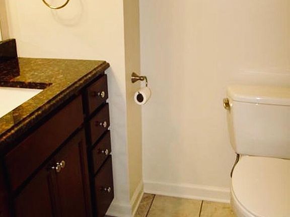 3rd image of 404 Edgetree Ln