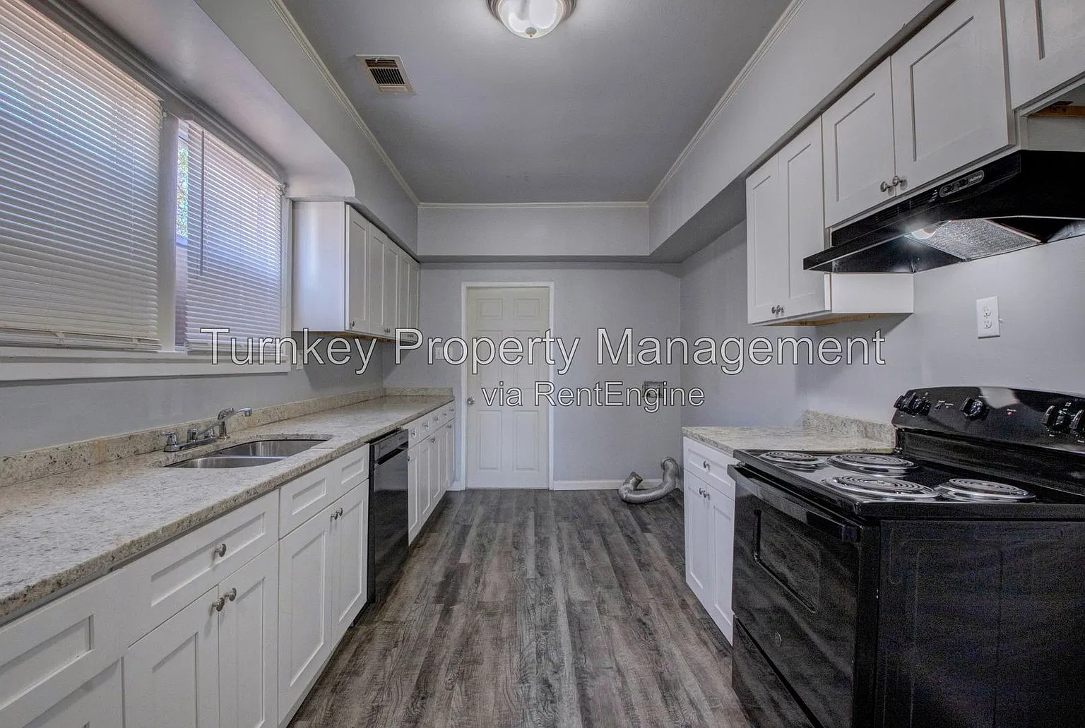 2 bed, 1.0 bath, 1320 sqft, $1,095 — Photo 2