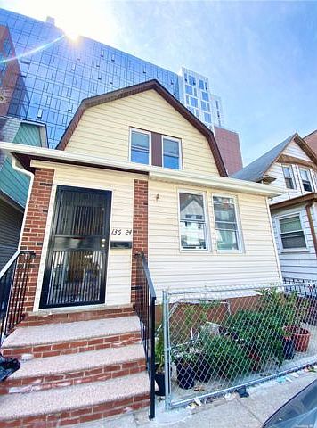 1st image of 136-24 Carlton Pl
