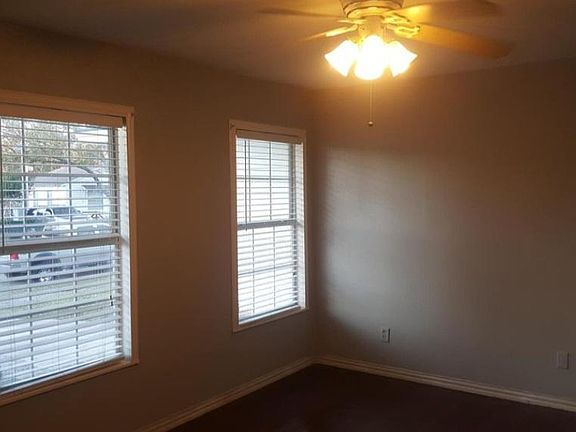 4th image of 2208 N Farola Dr