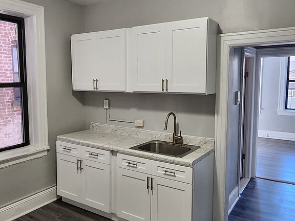 4th image of 424 17th St #0B-1Ba-450Sqft
