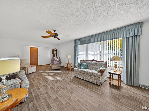 4th image of 19 Gauzy Ln