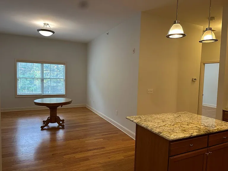 2518 Whitney Ave — Photo 15