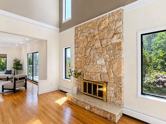 3rd image of 1277 Charter Hill Dr