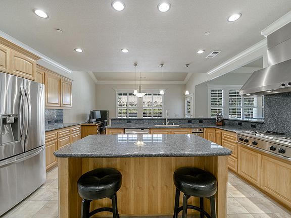 5th image of 4873 Saint Charles Dr